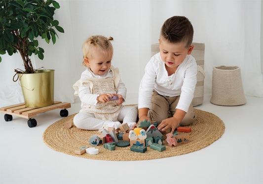 Set de Construcție din Lemn - 50 Cuburi cu Dinozauri (Small Foot)