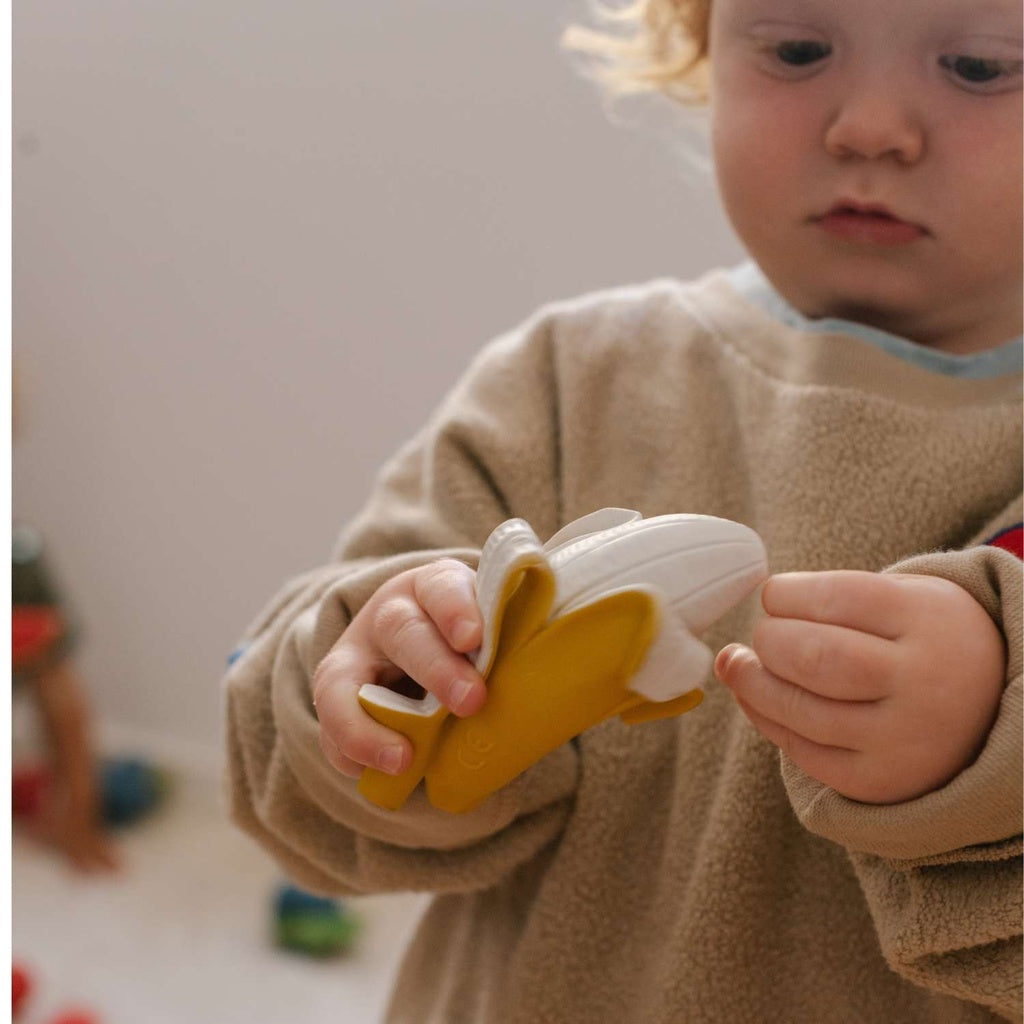 Jucărie dentiție bebeluși din cauciuc natural Ana Banana Oli and Carol