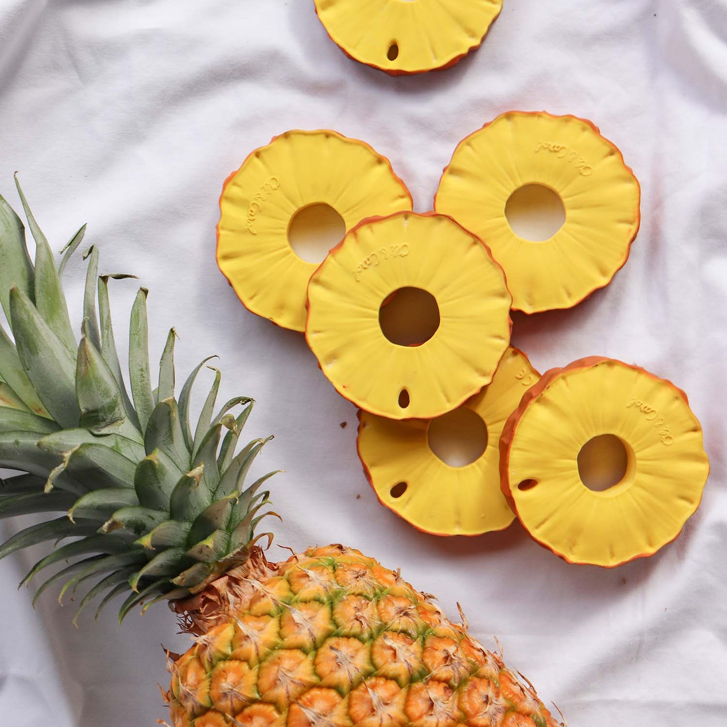Detaliu textură reliefată corp și frunze ananas jucărie dentiție design Mold Free